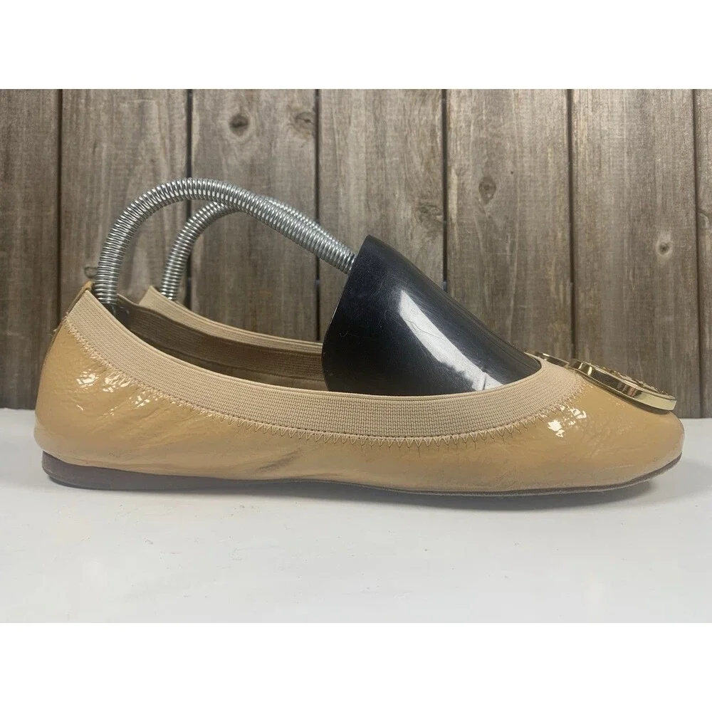 Tory Burch Caroline Women’s Sz 9 Ballet Flats Ivory Patent Leather Gold Logo - Picture 2 of 12